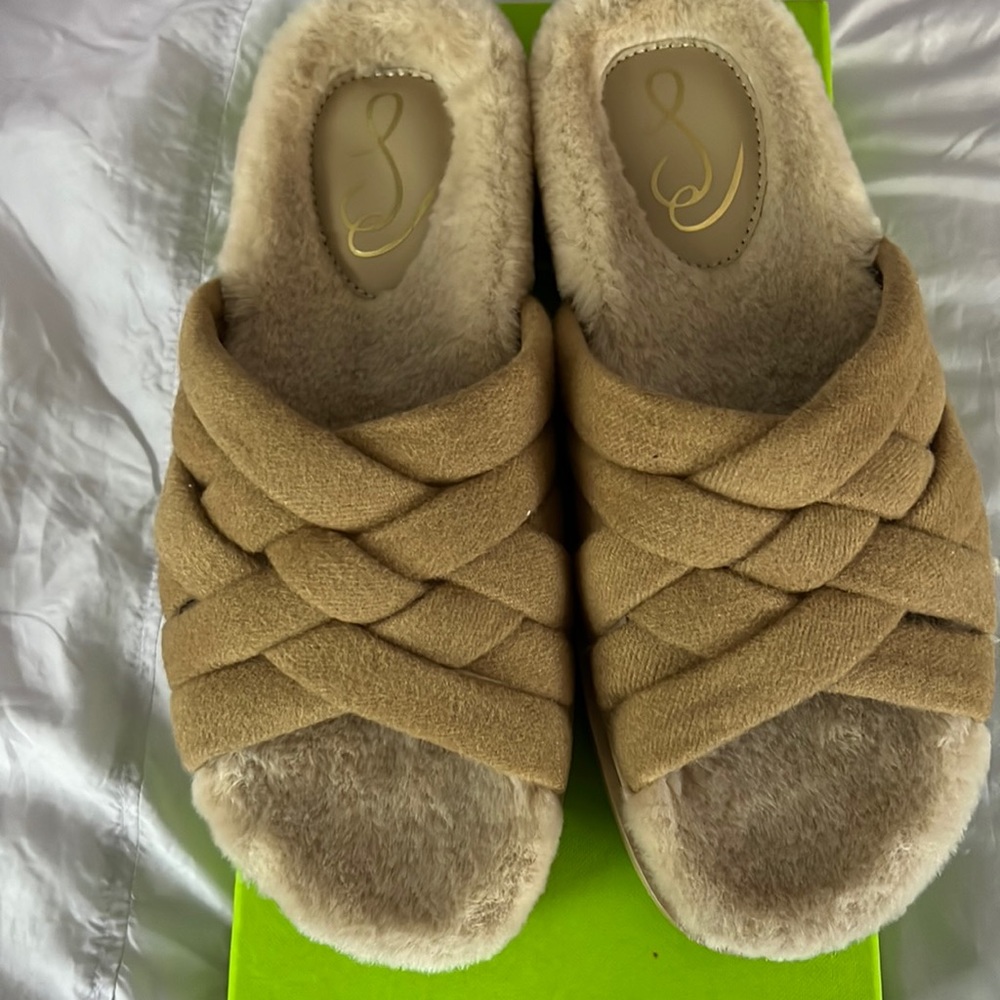 Cute NWT Sam Edelman cozy tan sandals 7.5